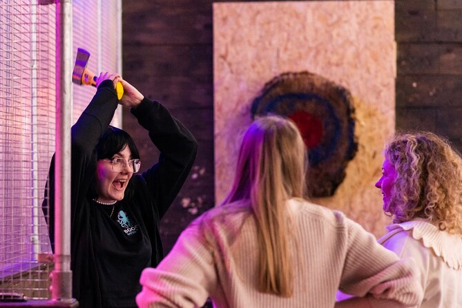 1 hour Private Axe Throwing Experience in Eastbourne - Your first throws and the safety briefing