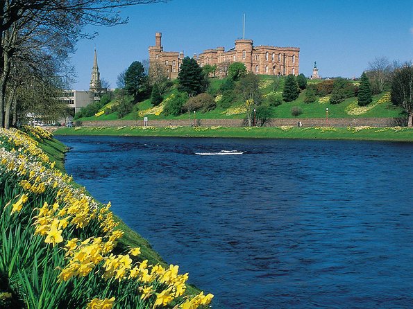 2-Day Inverness and the Highlands Very Small Group Tour from Edinburgh - Day one: from Stirling country to the shores of Loch Ness