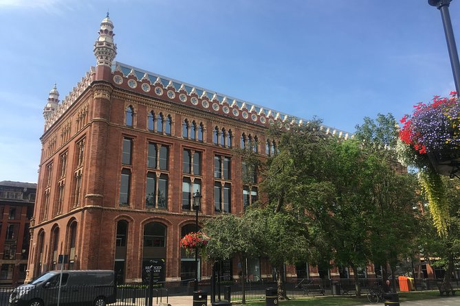 2 Hour Leeds Highlights Walking Tour - How the guides shape the experience