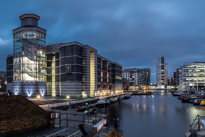 2 Hour Leeds Highlights Walking Tour - Millennium Square and Leeds Art Gallery