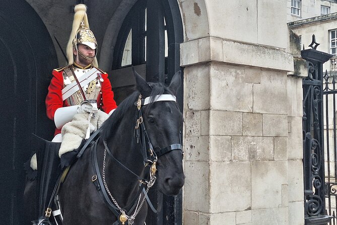 2 Hour Walking Tour from Buckingham Palace to Big Ben - A short pause in St. James’s Park
