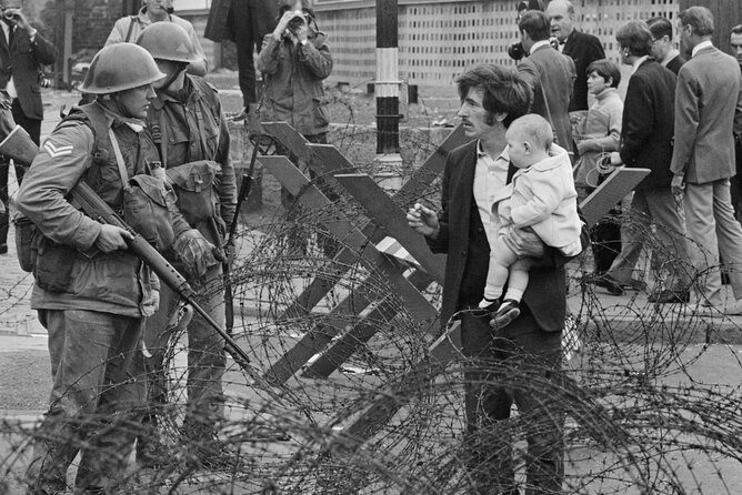 2 hours Belfast Original Drivers The Troubles Black Taxi Tour - How much local perspective should you expect?