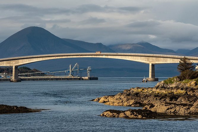 3-Day Isle of Skye Inverness Highlands and Glenfinnan Viaduct Tour from Edinburgh - The guide can make or break the pace