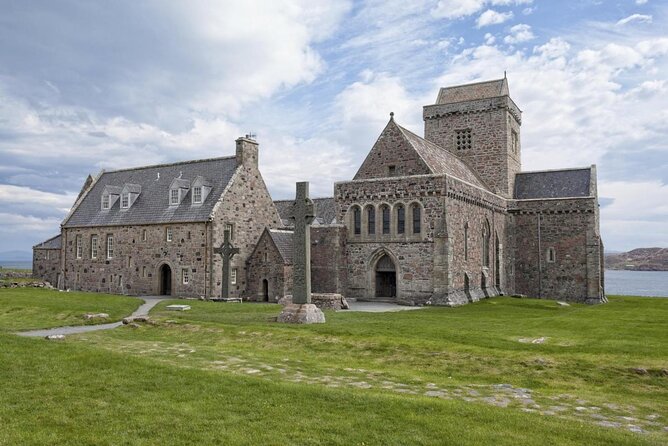 4-Day Magical Mull, Iona & West Highlands Small-Group Tour from Edinburgh - Calgary Bay and the quieter side of Mull