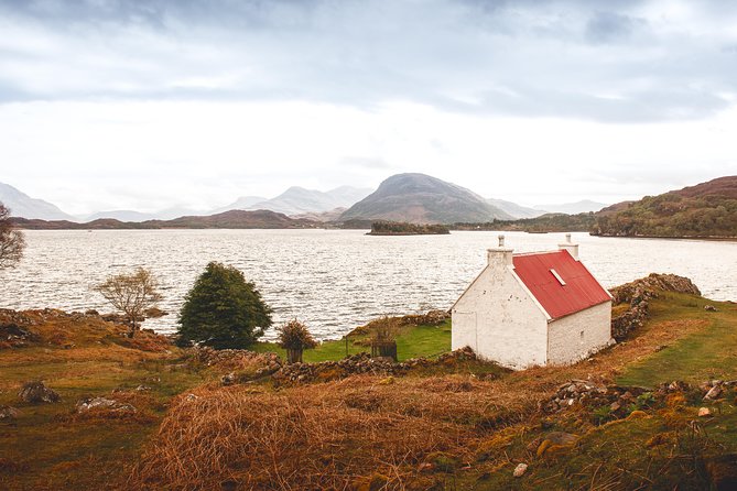 5-Day Highland Explorer and Isle of Skye Small-Group Tour from Edinburgh - Isle of Skye: famous rock, sea cliffs, and Dunvegan