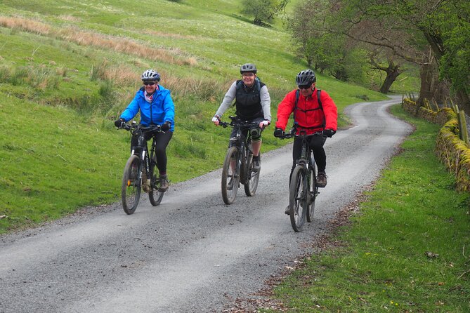 6hr Small Group Peak District eBike Tour - Chatsworth House and Edensor