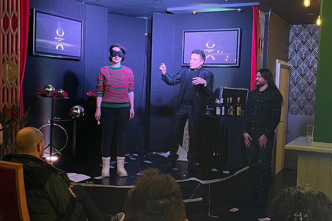 90 Minute Family Close-Up Magic and illusionism Show in Blackpool - My call: book it for a personal family night