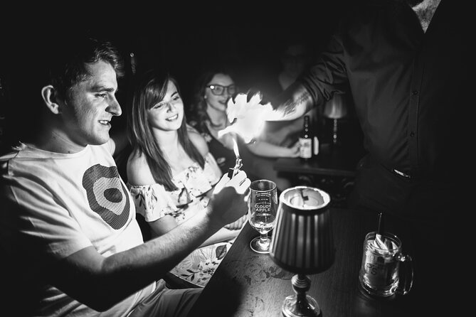 (9pm) The House Magicians Comedy & Magic Show - Smoke & Mirrors - Why the close-up format matters