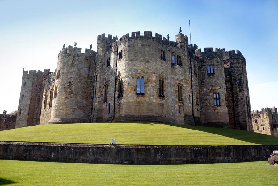 Alnwick Castle and Scottish Borders Tour from Edinburgh - Practical tips for getting the most from the day