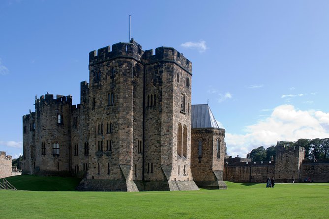 Alnwick Castle, Northumberland and Borders Tour with Admission - Why Alnwick Castle is worth the trip from Edinburgh