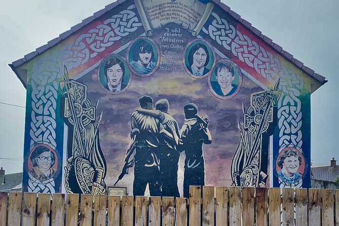 Award Winning Private 2 Hour Belfast Political Black Taxi Tour - International murals on Divis Street