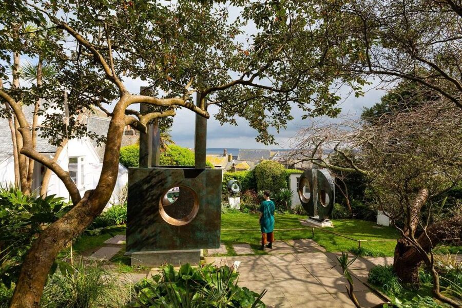 Barbara Hepworth Museum & Sculpture Garden: entry to site. - Entering Barbara Hepworth’s St Ives home