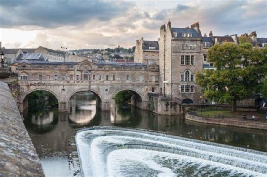 Bath: Local Pubs & Historic Sights Walking Tour (3h) - What makes James a useful guide