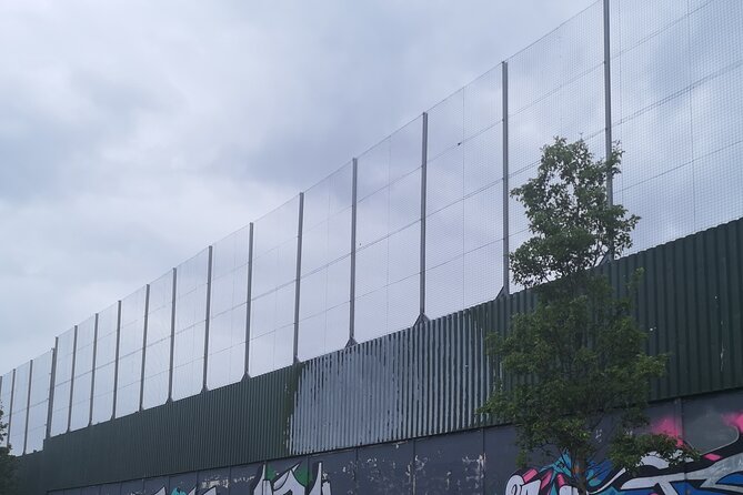 Belfast black taxi tours - Starting at the International Mural Wall on Divis Street