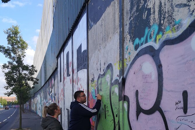 Belfast black taxi tours - Shankill Road and the Loyalist side of the story