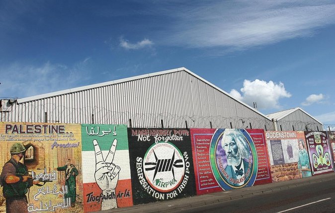 Belfast Political Tour-Conflicting Stories Walking Tour - Why the Peace Wall is the real subject
