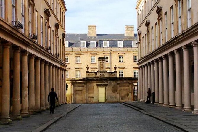 Bridgerton Tour and Bath City Highlights with Music - Headphones change the feel of the walk