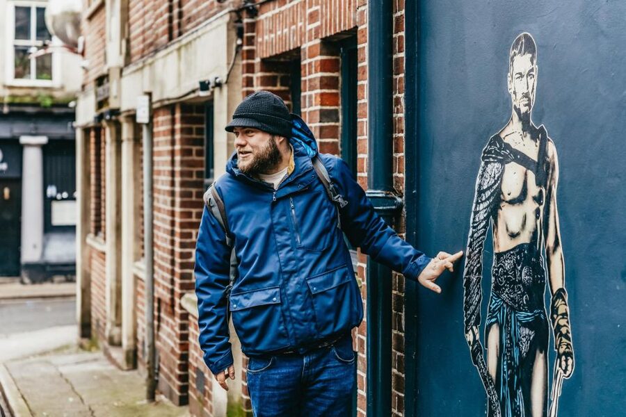 Bristol: Blackbeard to Banksy Guided Walking Tour - Banksy’s Well Hung Lover and Bristol’s art scene