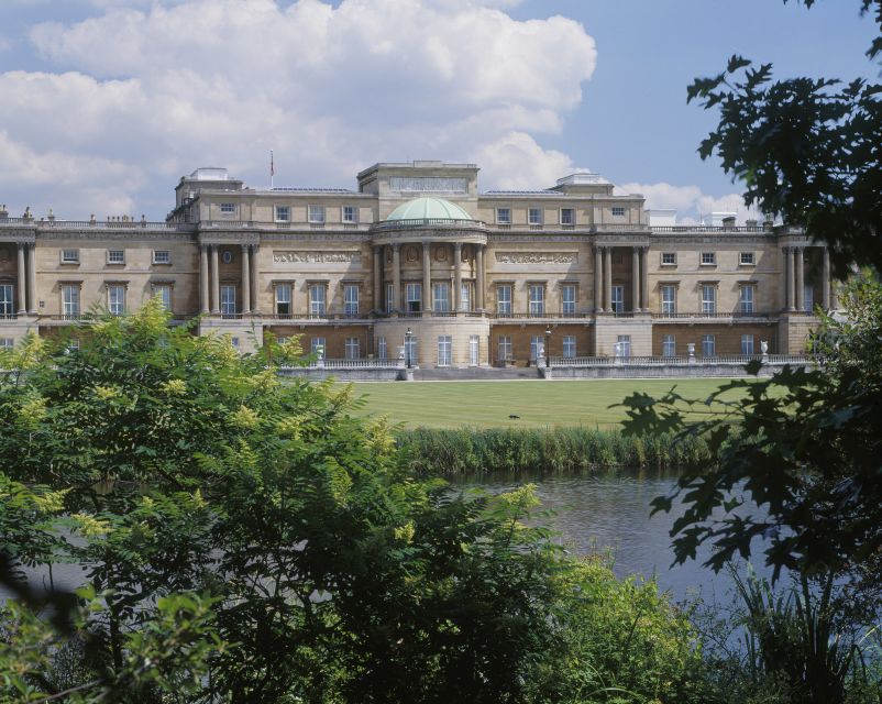Buckingham Palace and Stonehenge Tour - Buckingham Palace before Stonehenge