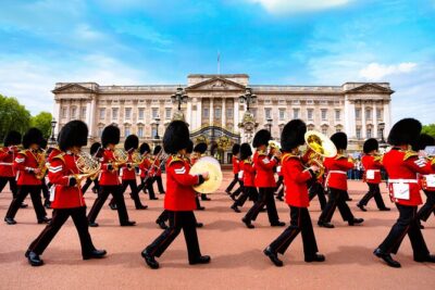 Buckingham Palace Entrance Ticket & Changing of the Guard Tour