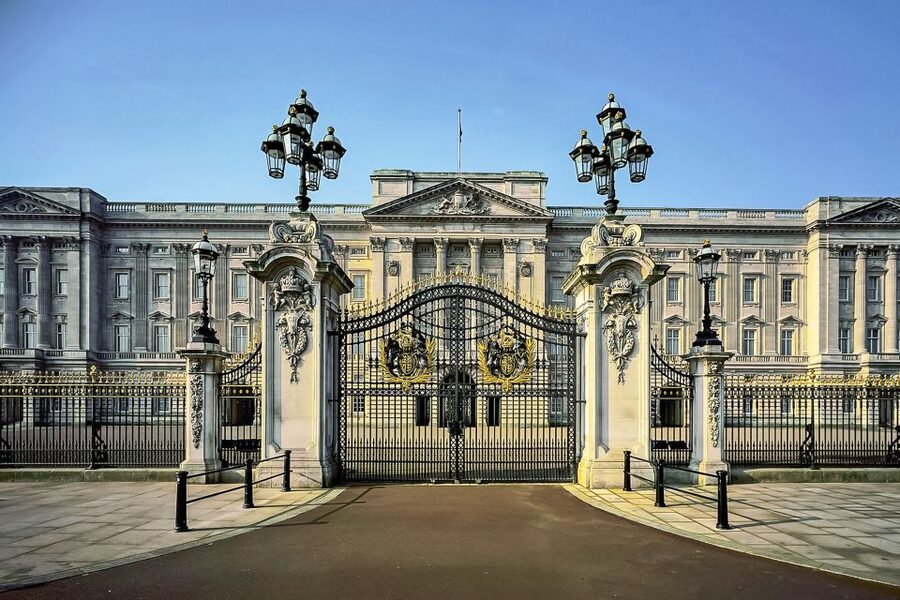 Buckingham Palace: The State Rooms Entrance Ticket - How the nine-language multimedia guide works