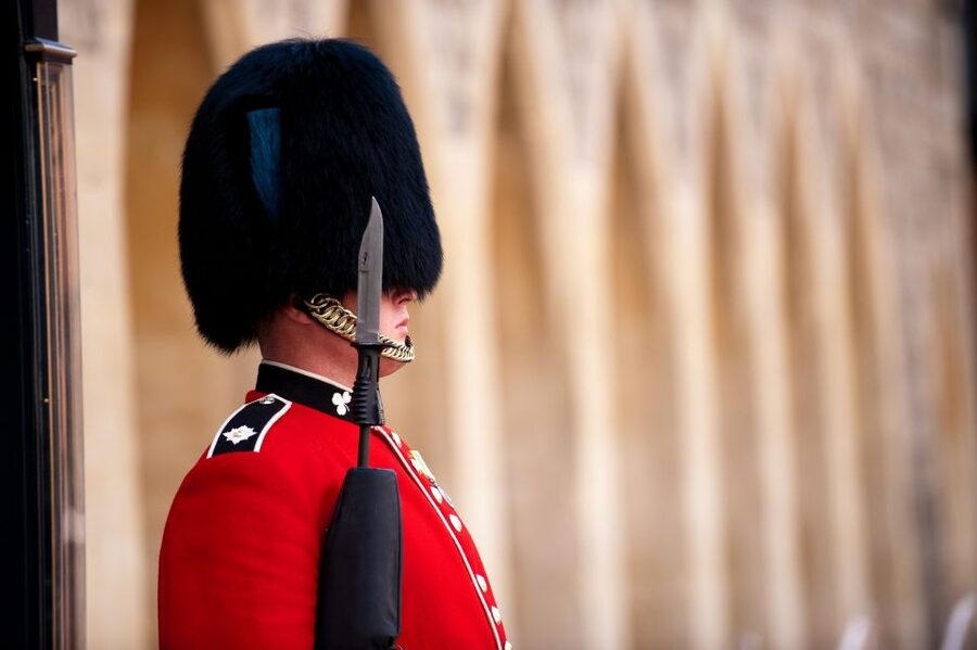 Buckingham Palace & Windsor Castle: Full-Day Tour - Windsor Castle and its long royal story