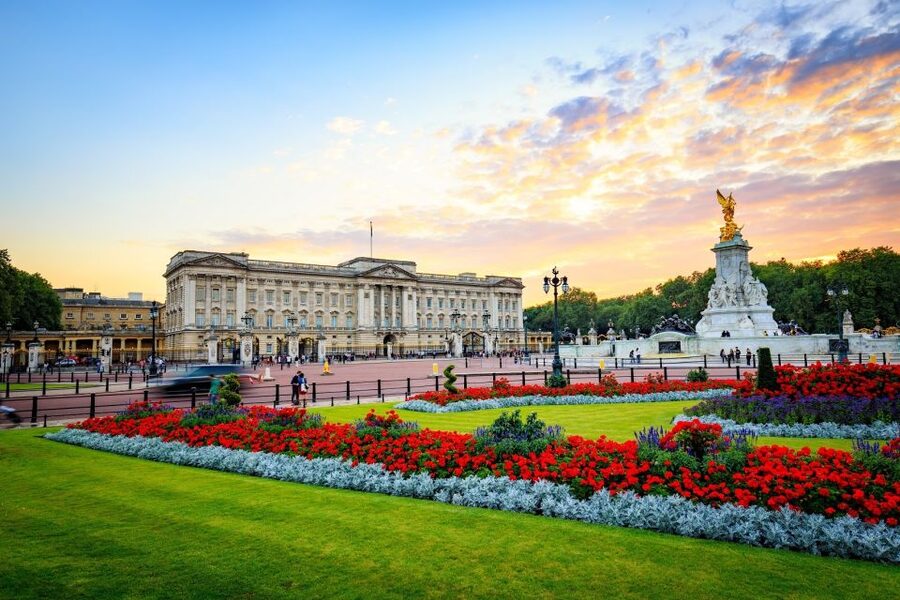 Buckingham Palace & Windsor Castle: Full-Day Tour - Meeting at Buckingham Palace at 9:15