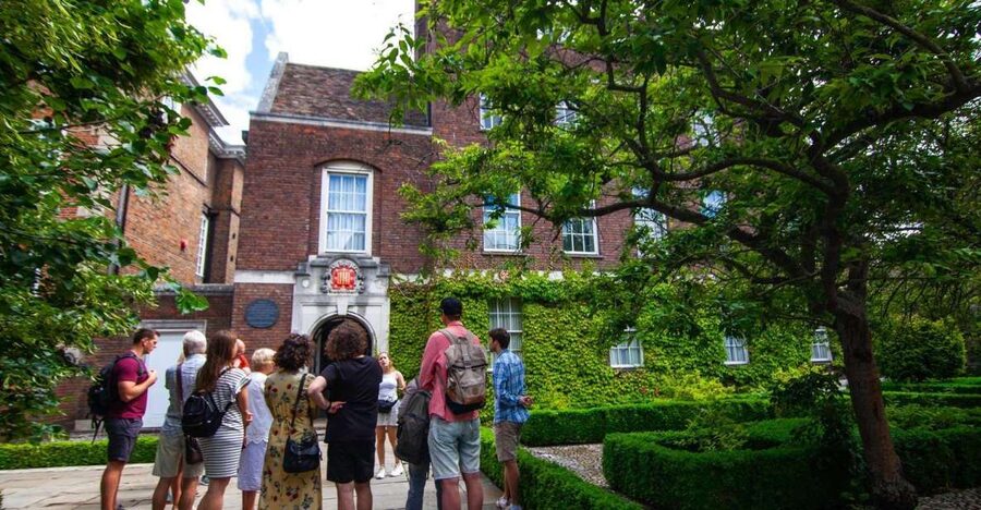 Cambridge: 2-Hour Private University Walking Tour - Should you book the private Cambridge University tour?