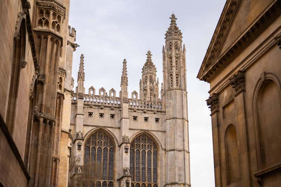 Cambridge: Alumni-Led Walking & Punting Tour w/Kings College - Why a student guide changes the Cambridge walk