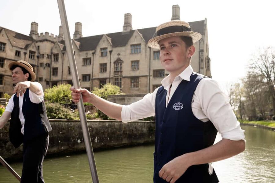 Cambridge: Alumni-Led Walking & Punting Tour w/Kings College - Adding King’s College Chapel
