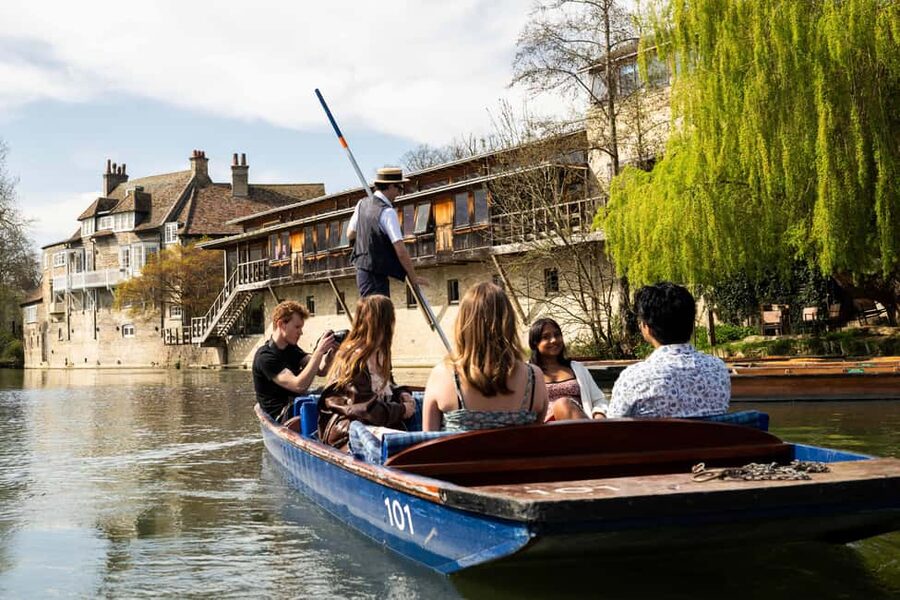 Cambridge: Alumni-Led Walking & Punting Tour w/Kings College - What the 45-minute punt adds