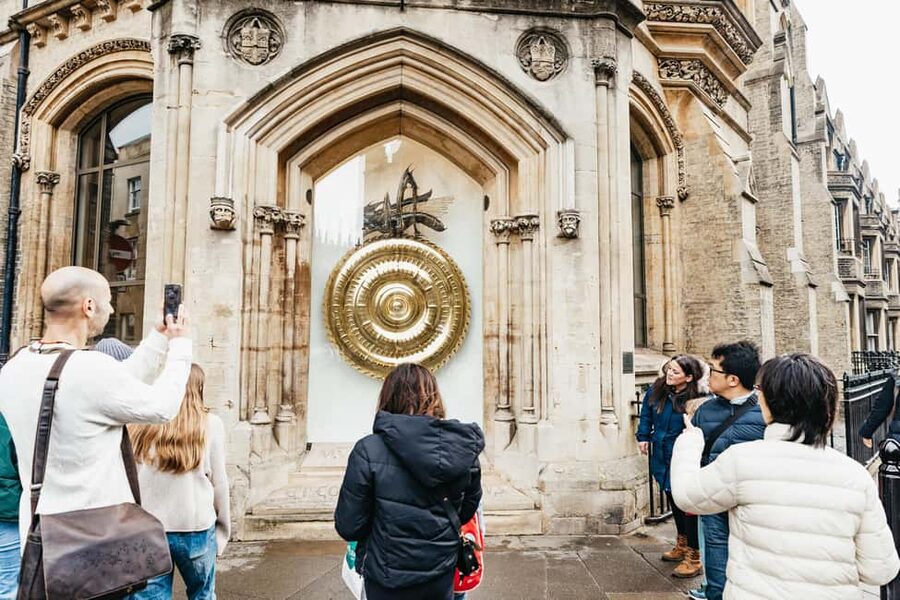 Cambridge: Alumni-Led Walking Tour w/ King's College Option - What the King’s College Chapel option adds