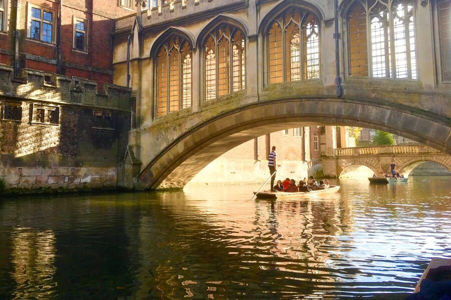 Cambridge: Guided River Cam Punting Tour - What happens at Scholars Punting Cambridge
