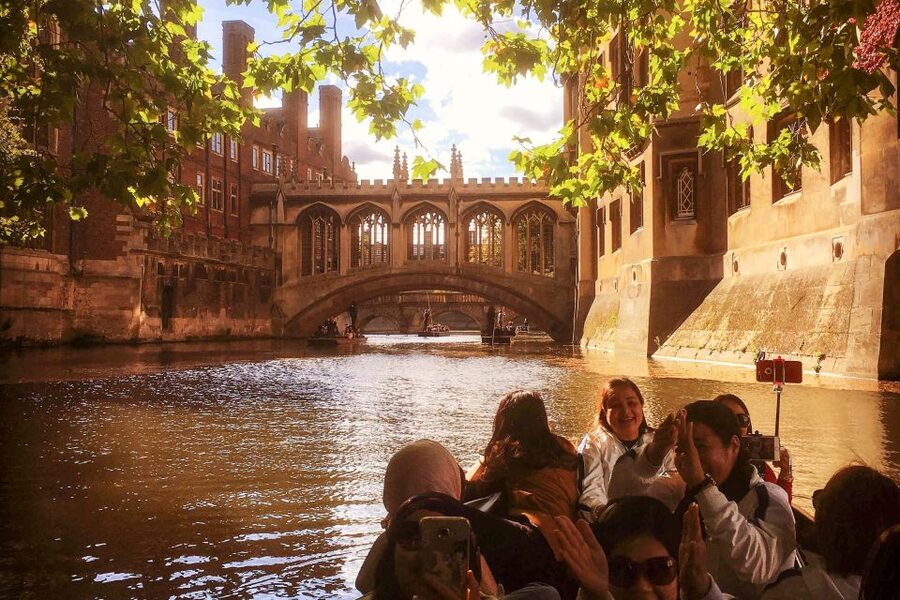Cambridge: Guided River Cam Punting Tour - Why the $39 group price can work well