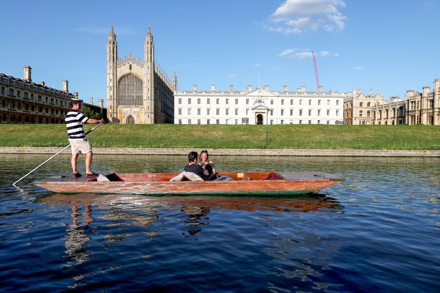 Cambridge: Guided River Cam Punting Tour - When to book and how to choose your departure