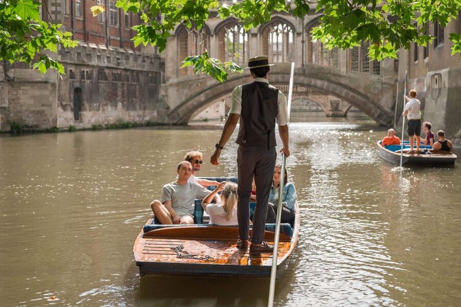 Cambridge: Guided Shared River Punting Tour - What the guide adds to the ride