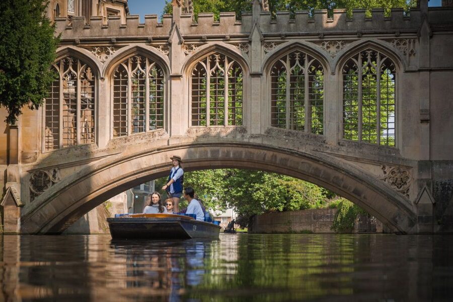 Cambridge: Guided Shared River Punting Tour - Blankets, umbrellas, and choosing your time