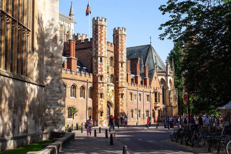 Cambridge: University Alumni Tour with Kings College Option - Key points at a glance