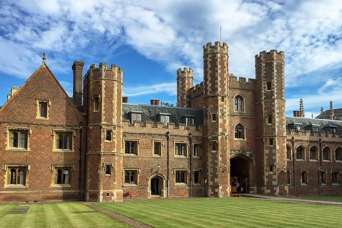 Cambridge University Walking Tour - The River Cam and Magdalene Bridge explain the town