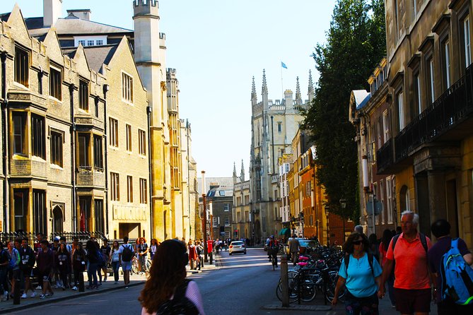 Cambridge University Walking Tour - Trinity College and the central university buildings