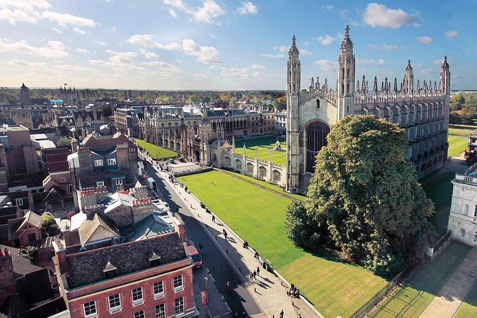 Cambridge University Walking Tour by Alumni™ Kings College Option - Trinity College and the rivalry with St John’s