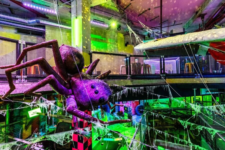 Camden: Junkyard Golf Club Tickets for 9 or 18 Holes - Pablo, a polluted paradise