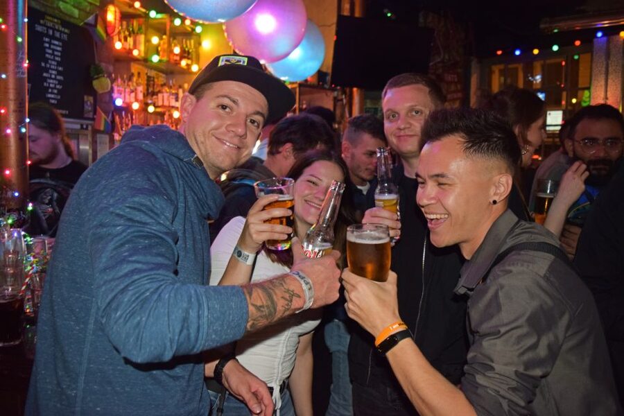 Camden Pub Crawl & Bar Tour London - Dress code, ID, and practical preparation