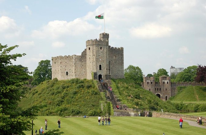 Cardiff Mystery Adventure: Cardiff's Missing Masterpiece - A Cardiff crime story you solve on foot