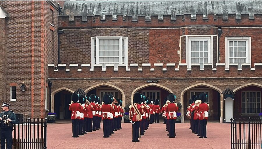 Changing of the Guard at Buckingham Palace - Key points to know before booking