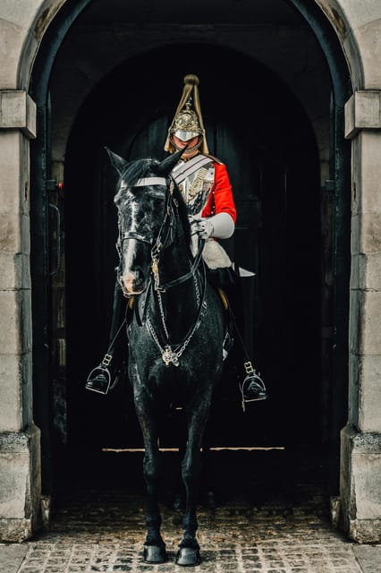 Changing of the Guard Experience in London - Starting at Green Park and St. James’s Palace