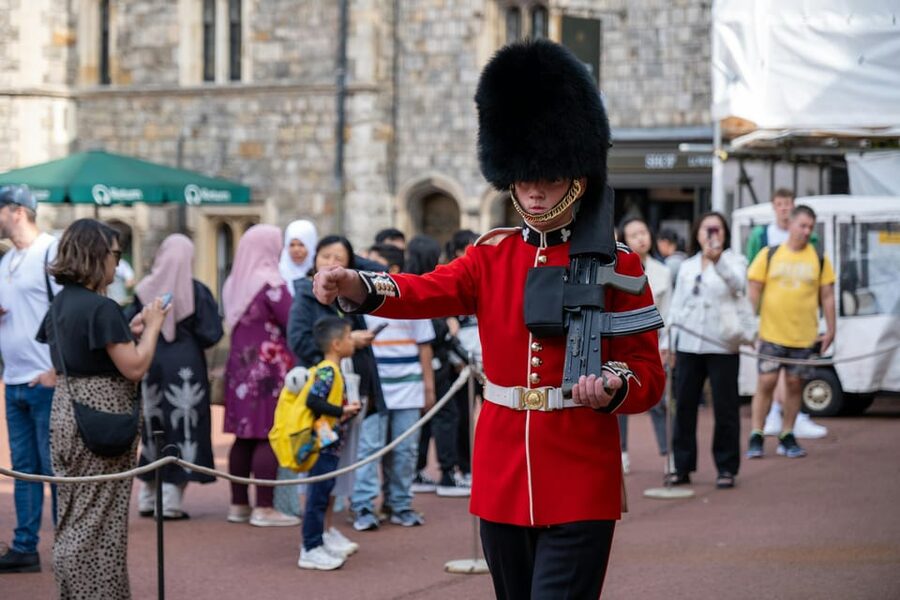 Changing of the Guard Experience in London - Walking through St. James’s Park