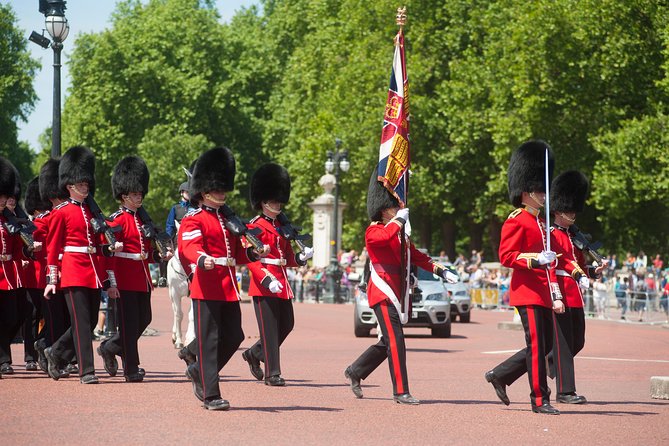 Changing of the Guard Guided Tour at Buckingham Palace - Is $19.34 a good value?