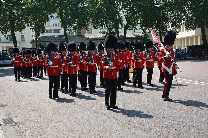 Changing of the Guard Walking Tour - Watching the Changing of the Guard from more than one position