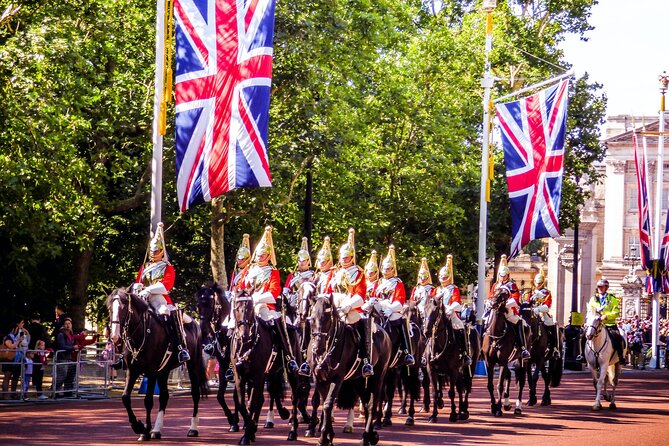 Changing of the Guard Walking Tour - Horse Guards Parade and the second guard tradition